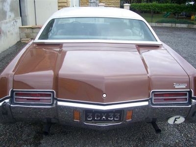 Restauration de OLDSMOBILE TORONADO COUPEE DE 1972
